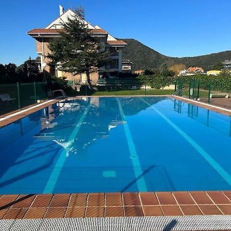 Playa De Berria -Apartamento Con Piscina Y Vistas Al Mar Santoña Eksteriør bilde