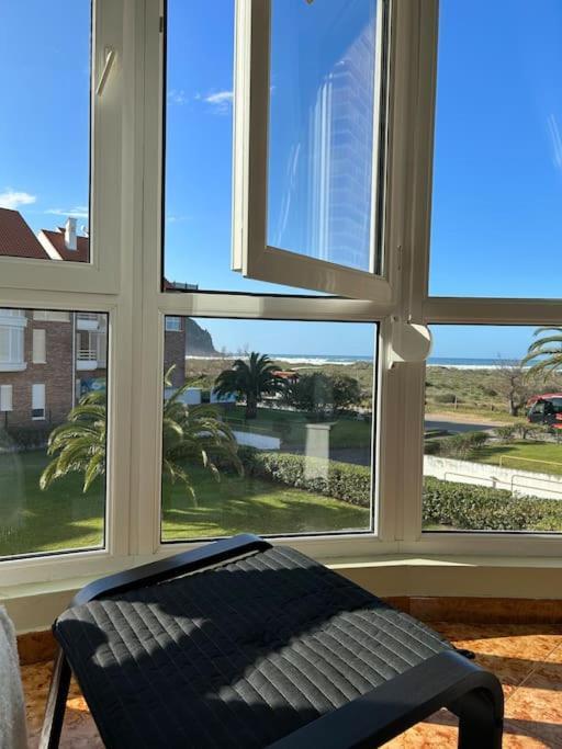 Playa De Berria -Apartamento Con Piscina Y Vistas Al Mar Santoña Eksteriør bilde
