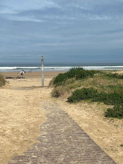Playa De Berria -Apartamento Con Piscina Y Vistas Al Mar Santoña Eksteriør bilde