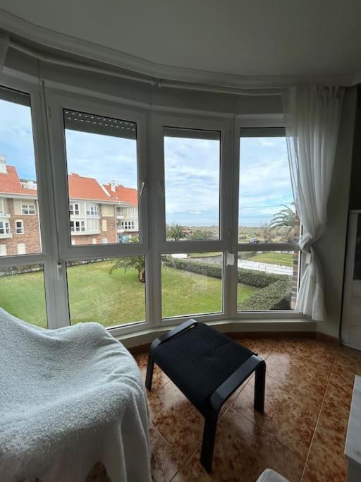 Playa De Berria -Apartamento Con Piscina Y Vistas Al Mar Santoña Eksteriør bilde