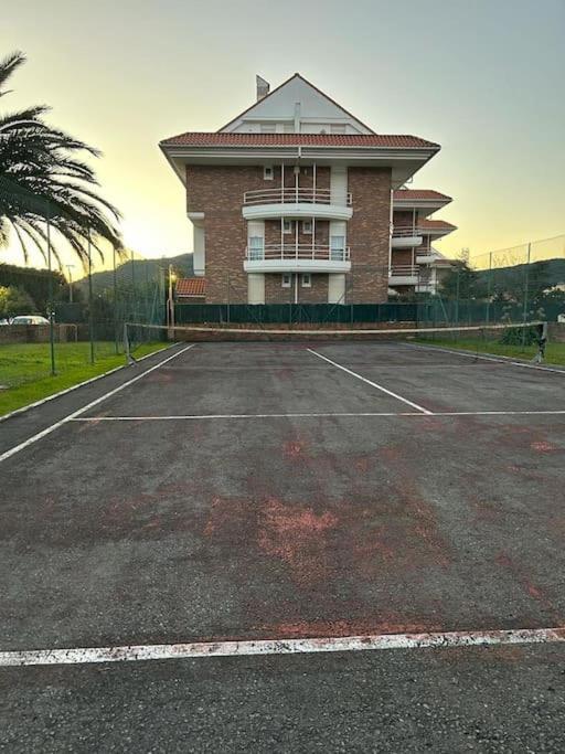 Playa De Berria -Apartamento Con Piscina Y Vistas Al Mar Santoña Eksteriør bilde