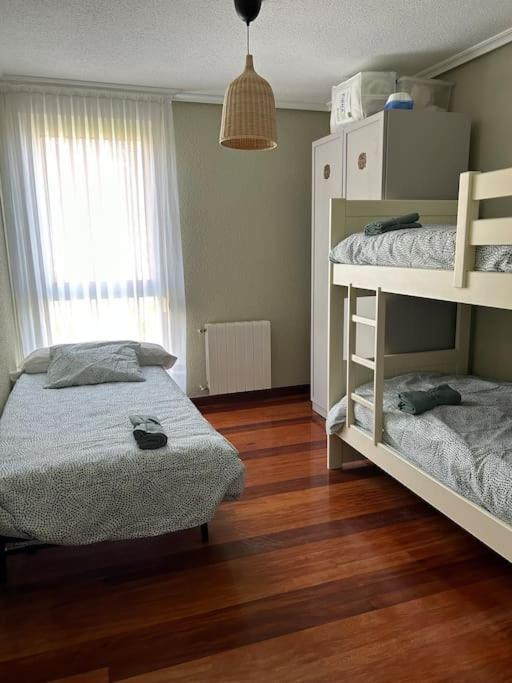 Playa De Berria -Apartamento Con Piscina Y Vistas Al Mar Santoña Eksteriør bilde