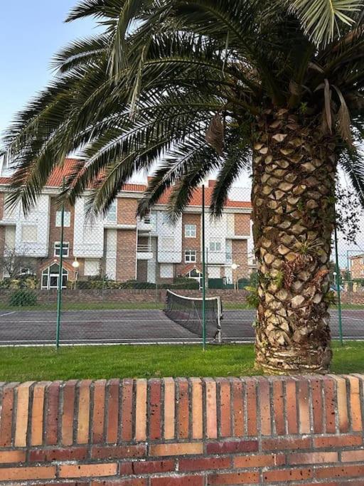 Playa De Berria -Apartamento Con Piscina Y Vistas Al Mar Santoña Eksteriør bilde